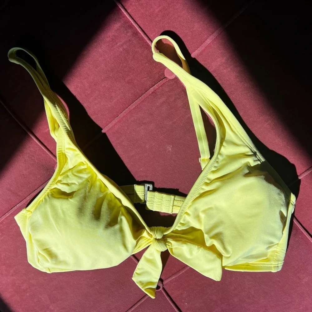 Kona Sol Yellow Tie-Front Bikini Top — Size M — Adjustable Straps